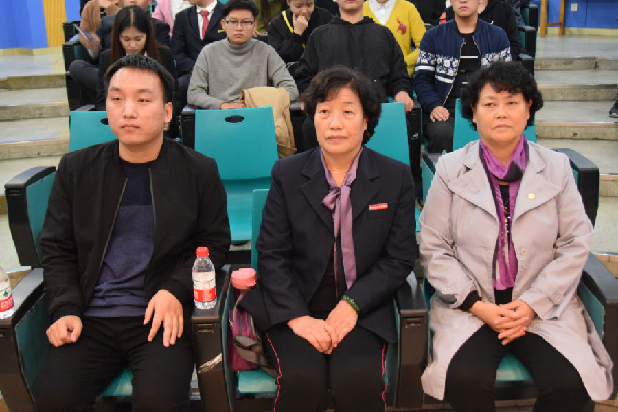 思政部教师参加见面会