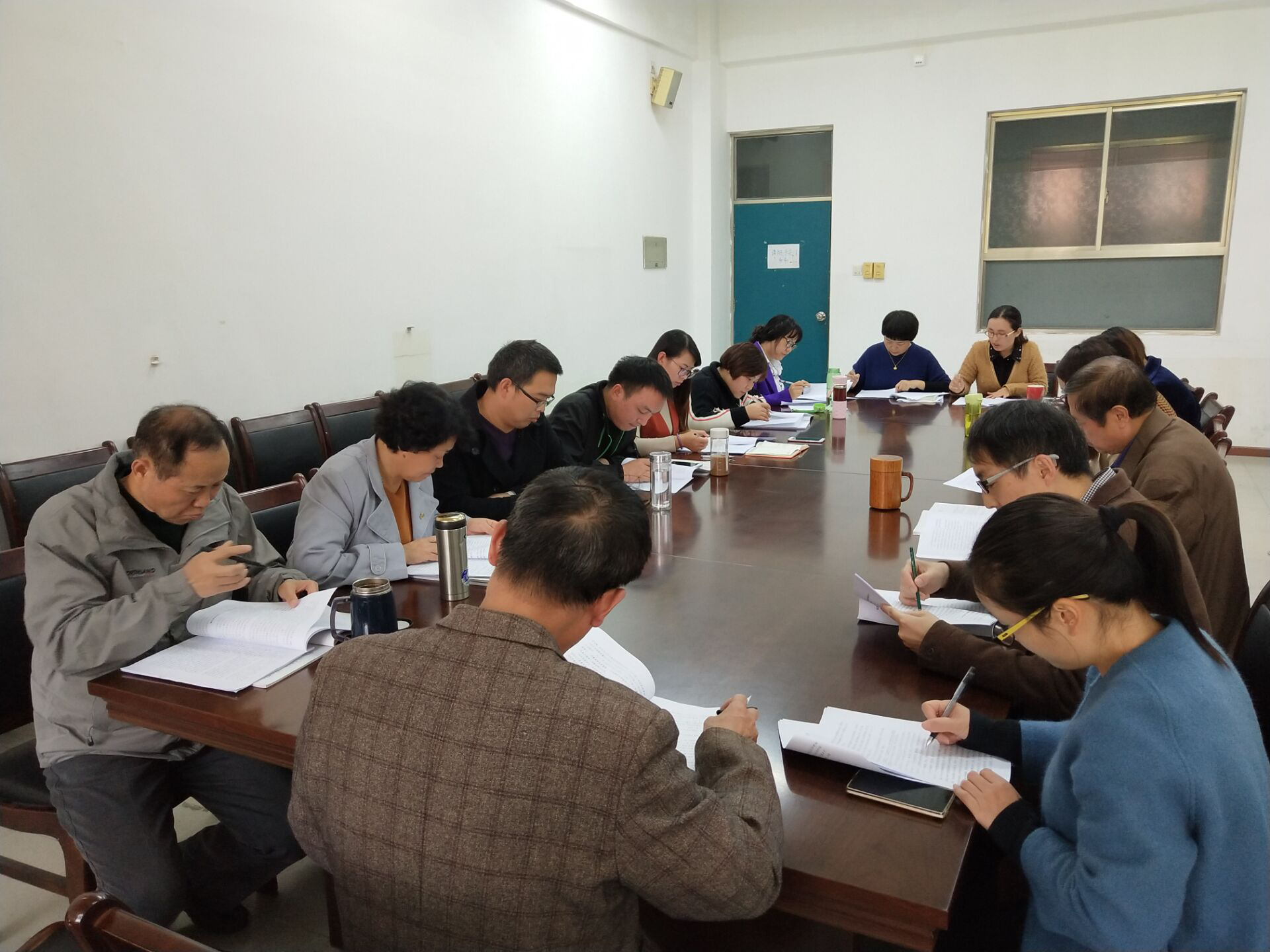 思政部全体教师学习十九大精神