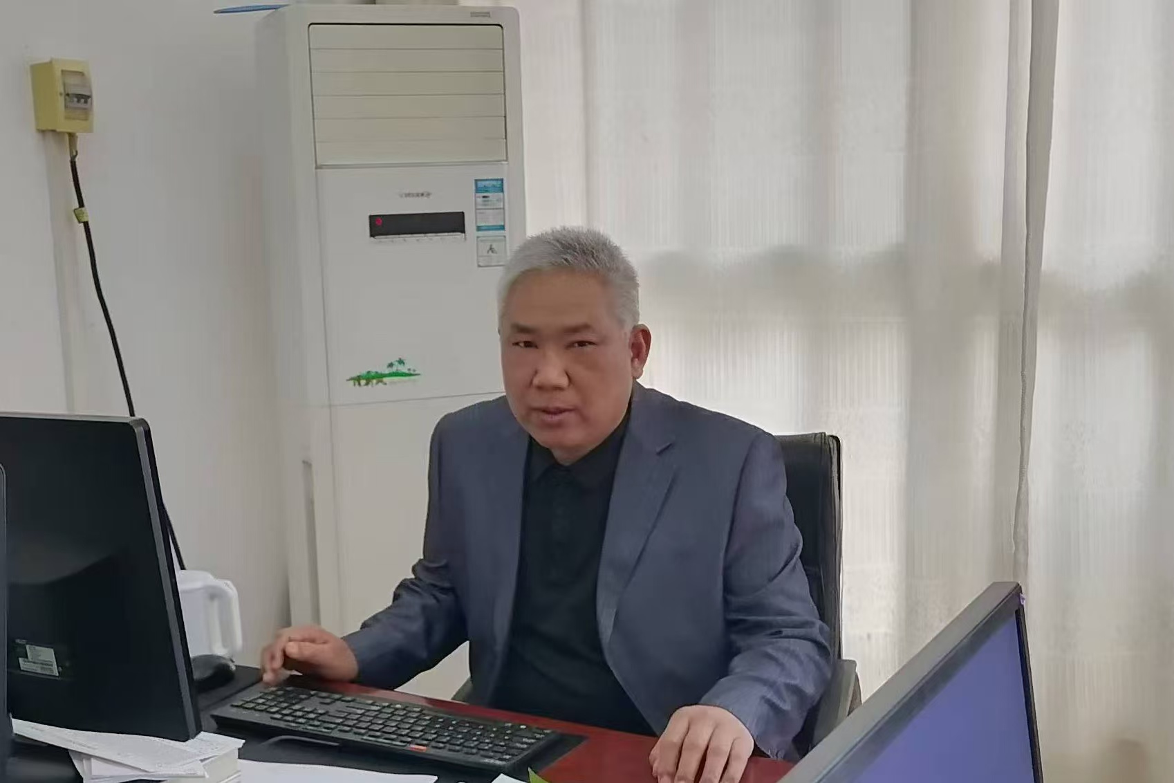 杜威漩.jpg